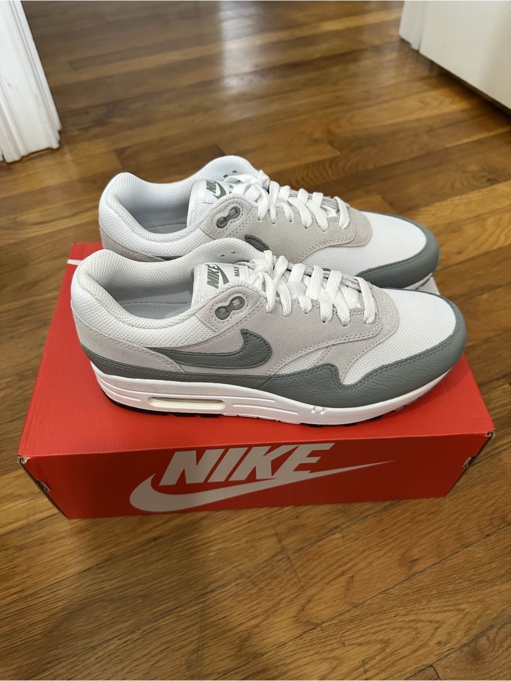 *Slightly Used* Nike Air Max 1 Men Green White Grey (DZ4549-100) Size 8.5